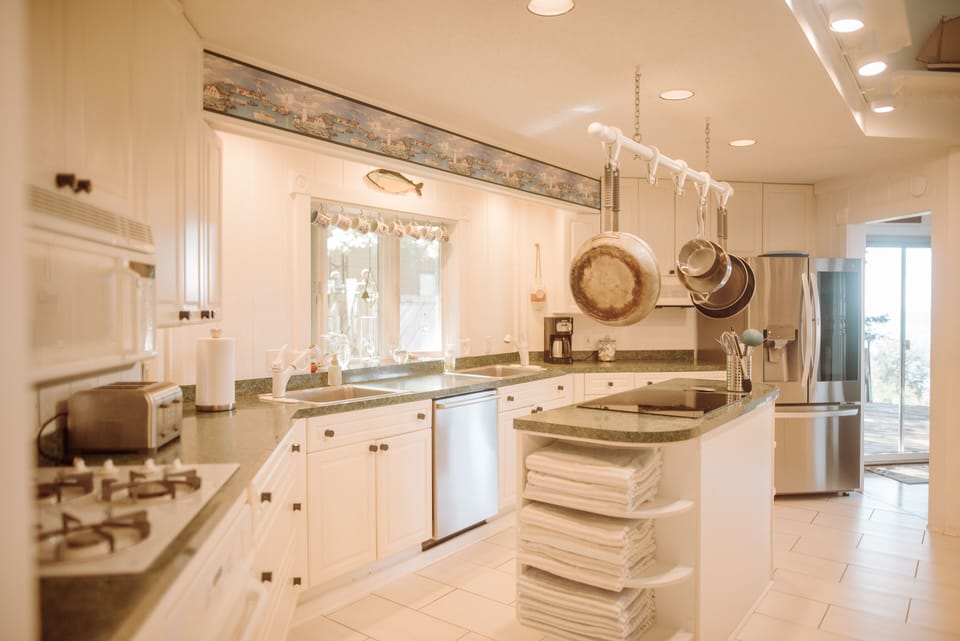 gourmet kitchen- made for entertaining