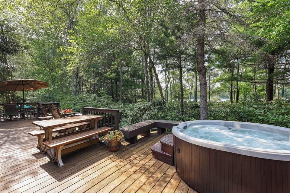 Outdoor spa tub