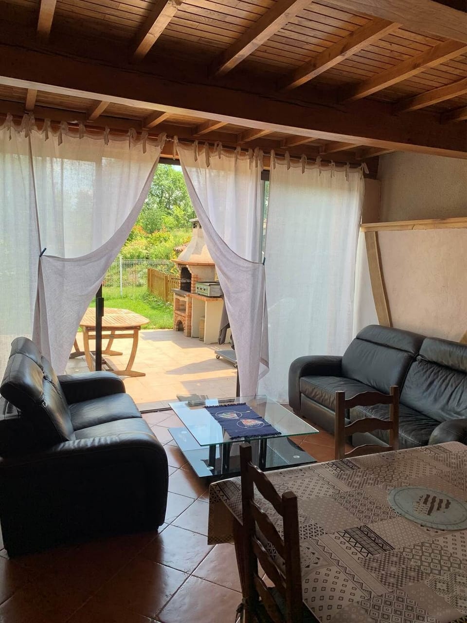 Le coin salon et la terrasse