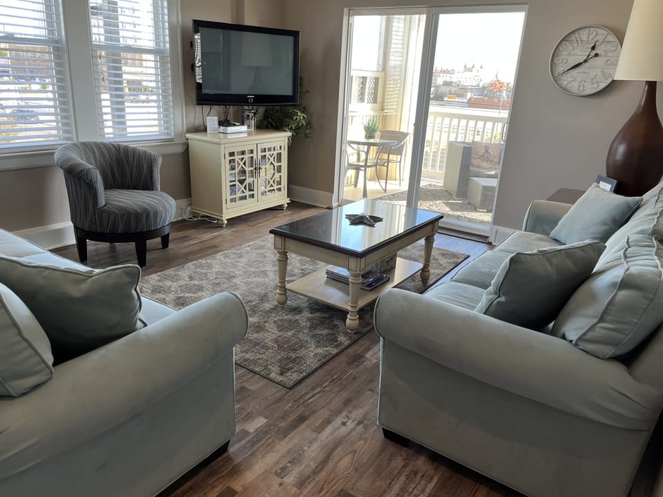 Family Room (opens to patio)