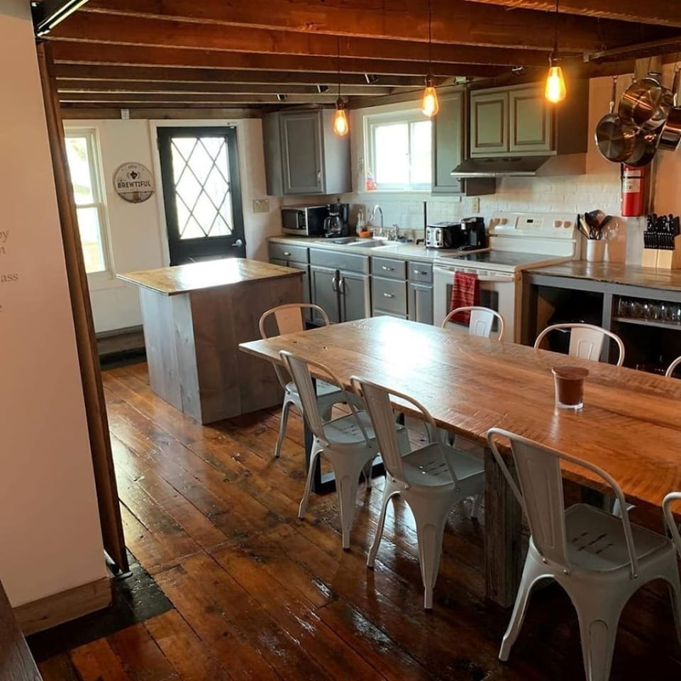 Full kitchen