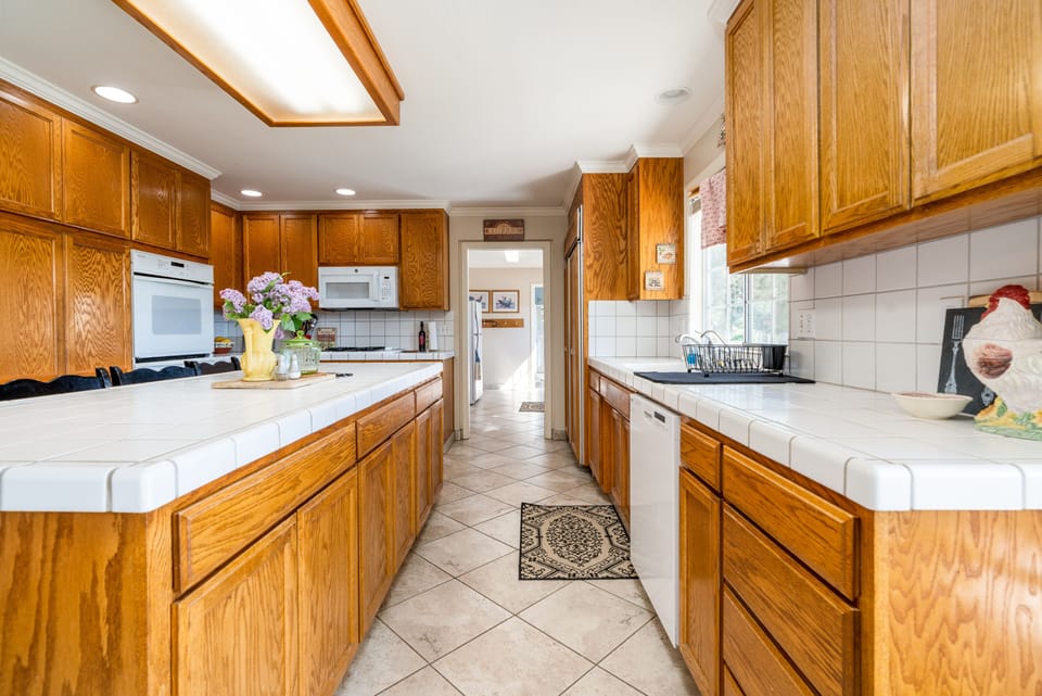 Kitchen - to Laundry room
