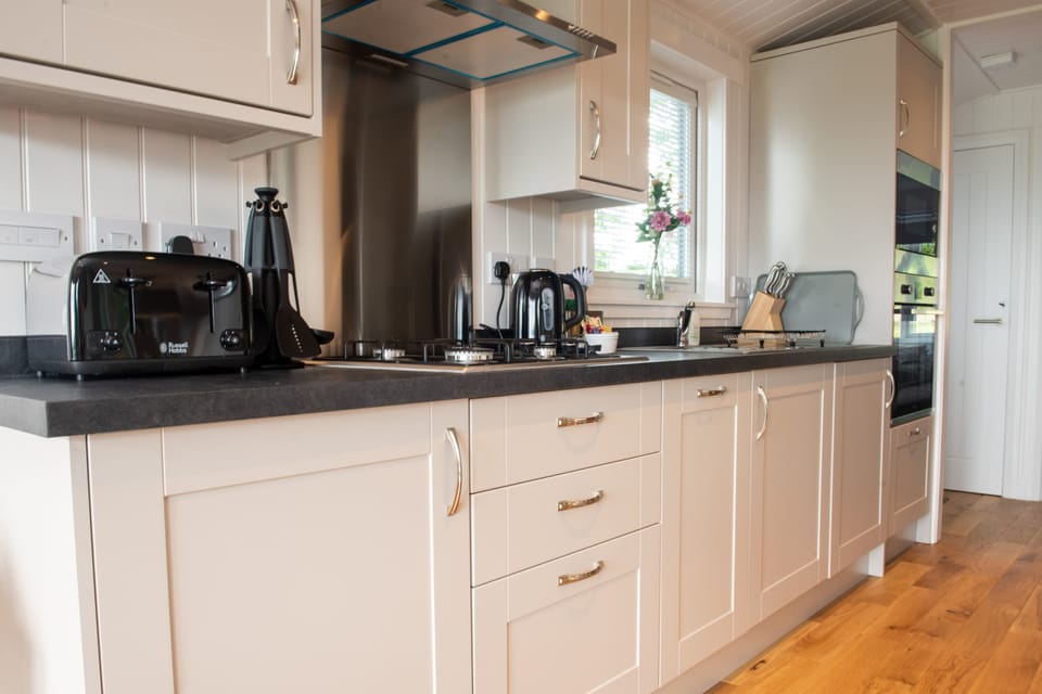 Fully fitted kitchen, gas hobs, microwave, oven and American style fridge/freezer