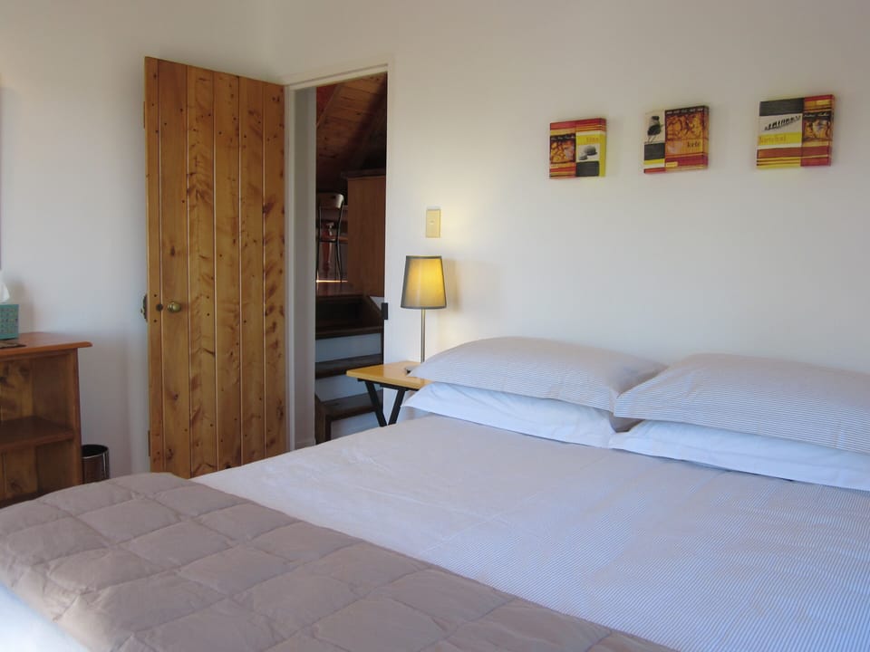 queen bedroom
