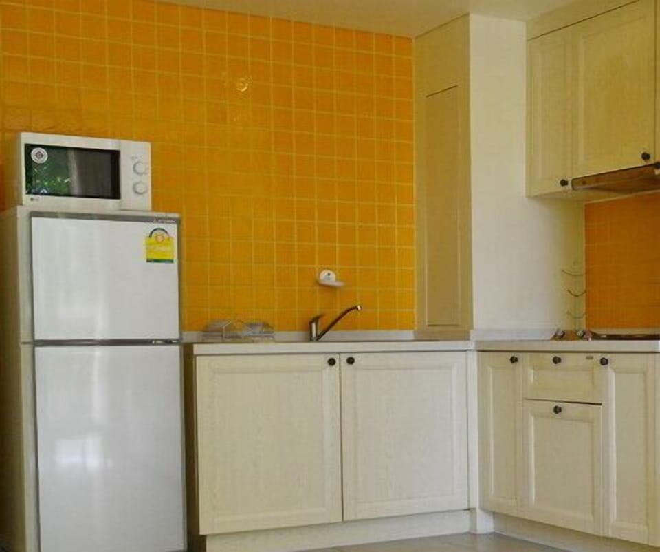 1Br by the beach nicely decorated 011