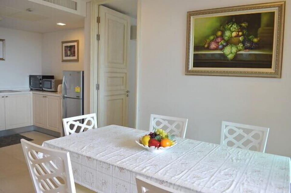 3 bedroom beachfront with free wifi 008