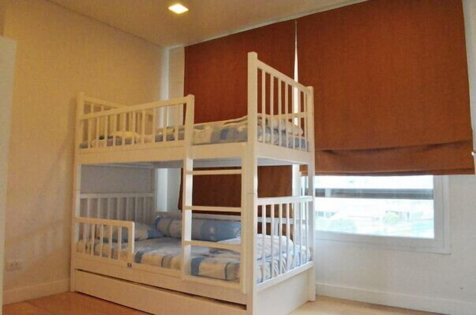 3 bedroom beachfront with free wifi 008