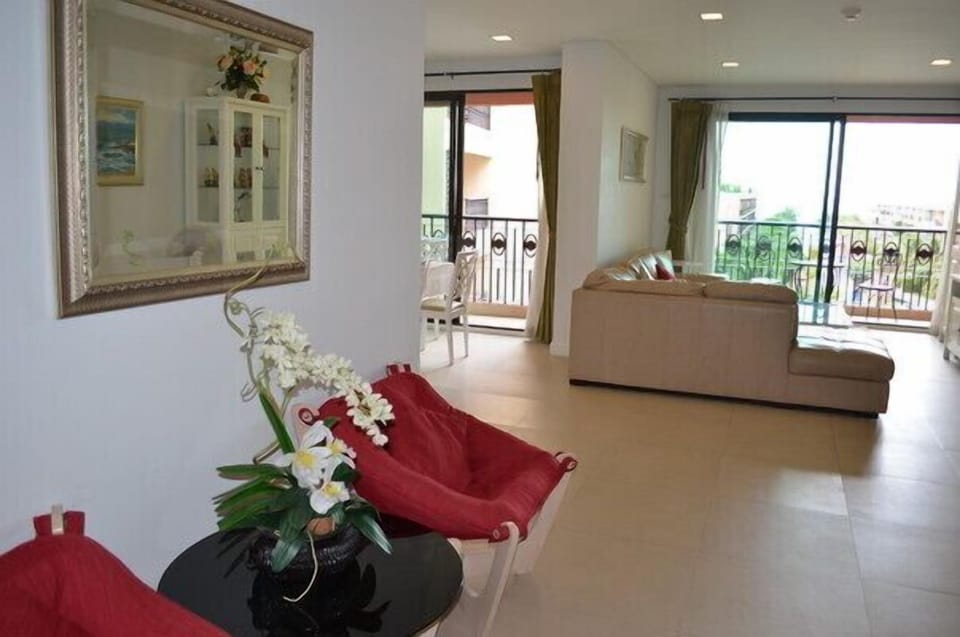3 bedroom beachfront with free wifi 008