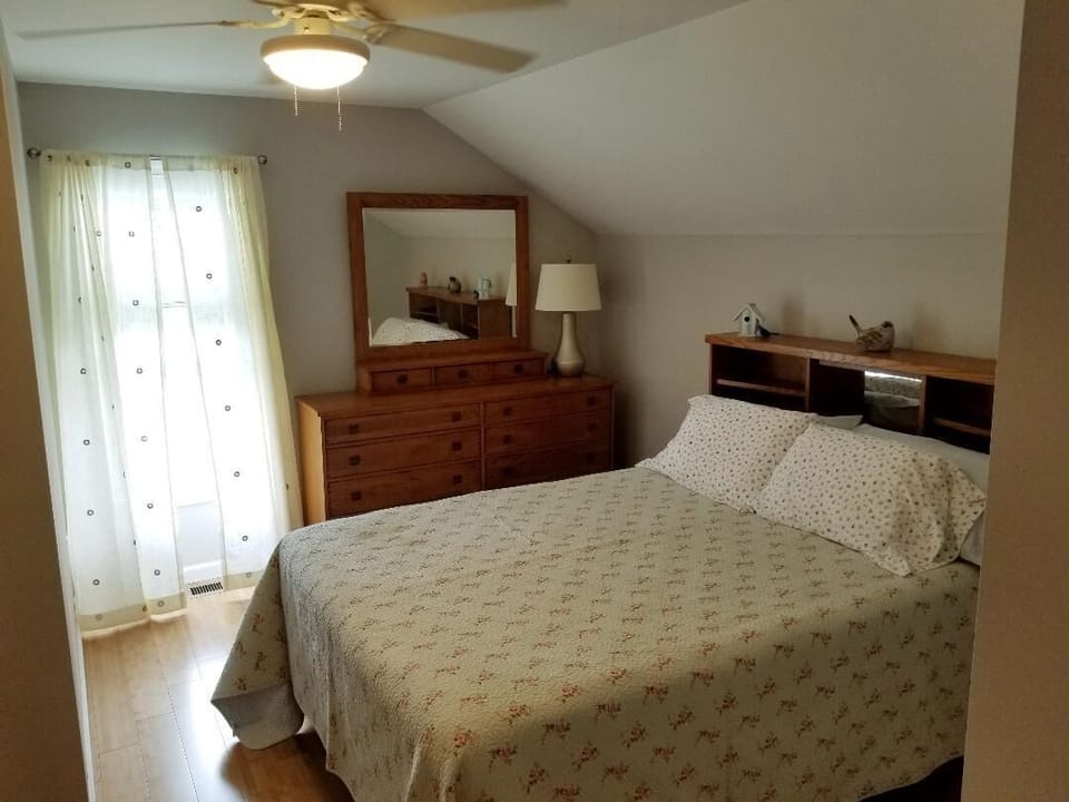 Queen bedroom.