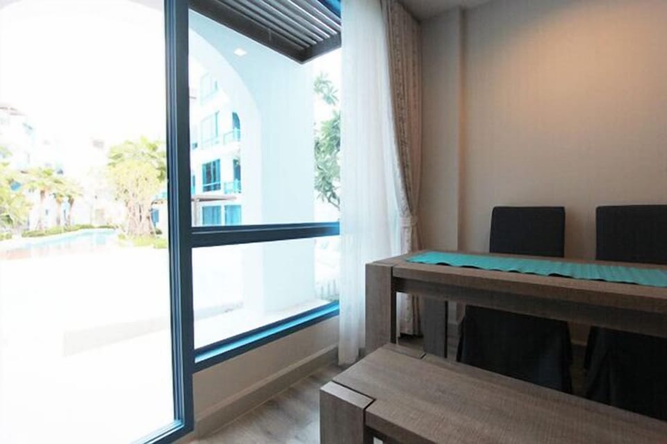 The Crest Santora - 1Br pool view 050