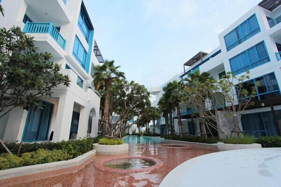 The Crest Santora - 1Br pool view 050
