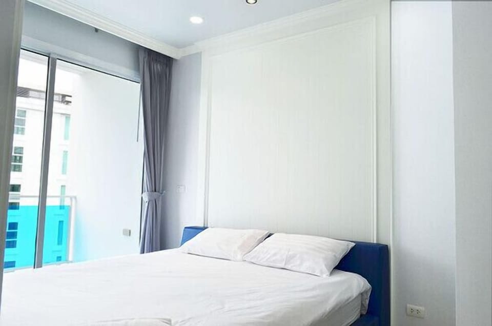 2Br fully equipped beachfront condo 005