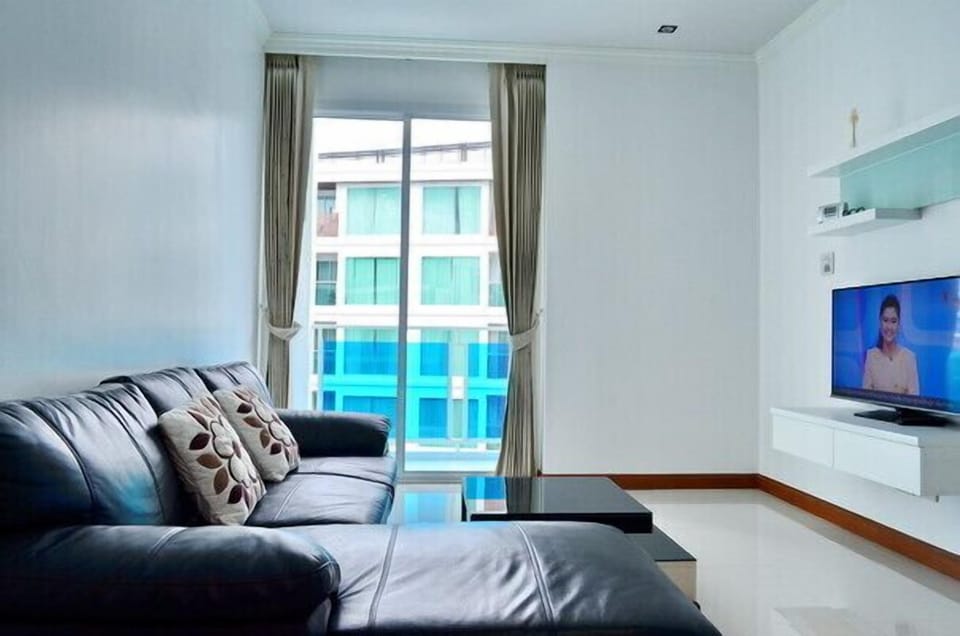 2Br fully equipped beachfront condo 005