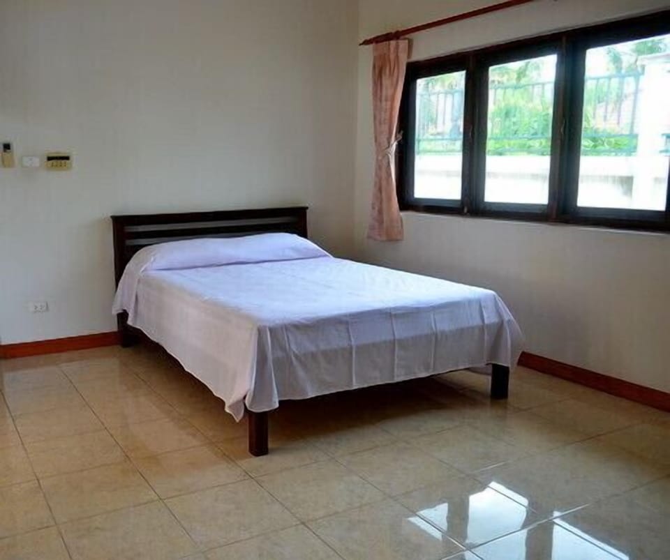 Large villa with pool 10 pax SHR001