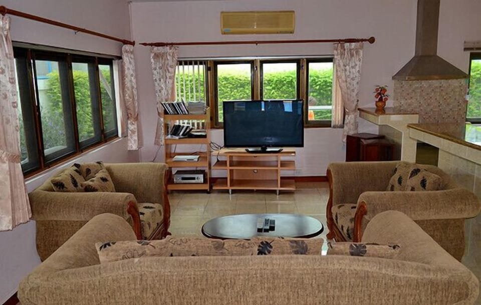 Large villa with pool 10 pax SHR001