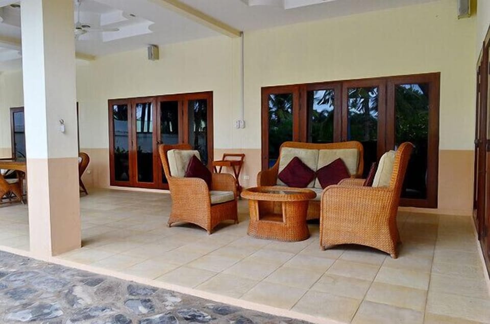 Large villa with pool 10 pax SHR001