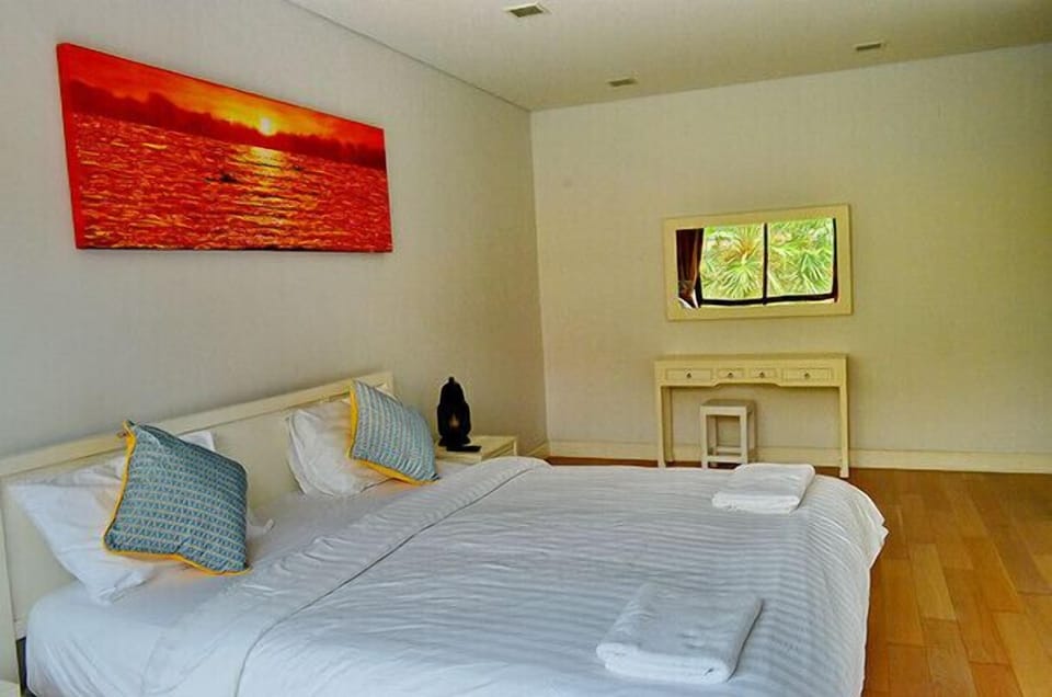 Beautiful 2Br pool view 041