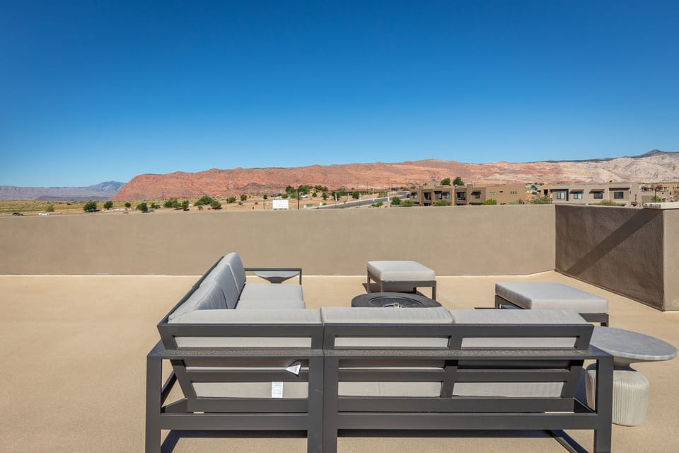 Front Patio - Read a book and enjoy the weather while you lounge around in the comfort on the upstairs patio area.