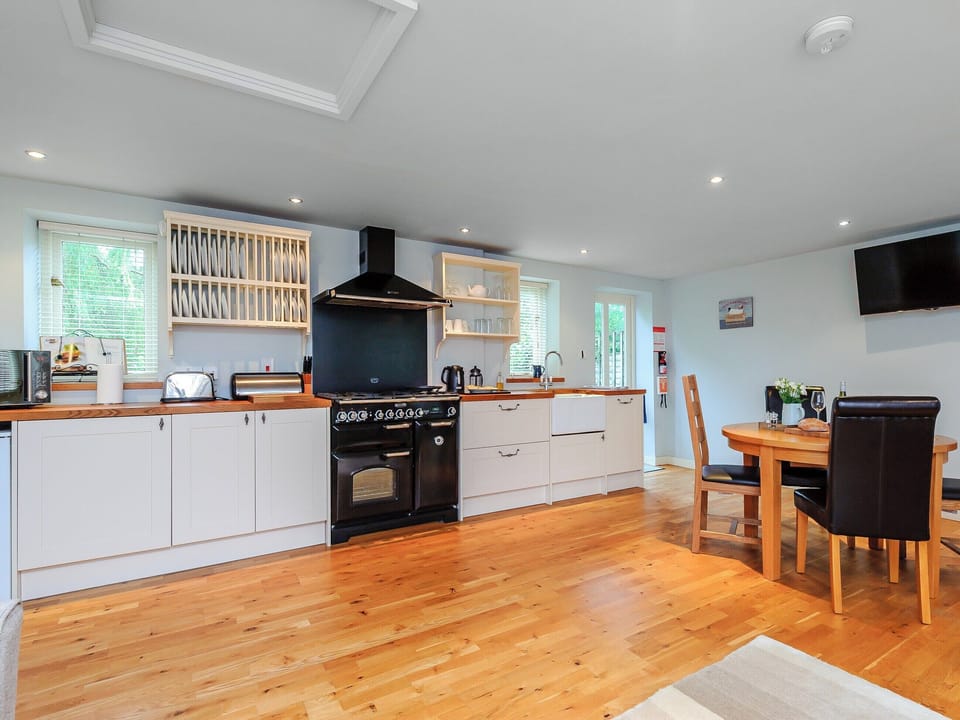 Practical dining and kitchen areas | Coachman&rsquo;s Cottage - Yaxley Manor Cottages, Yaxley near Eye