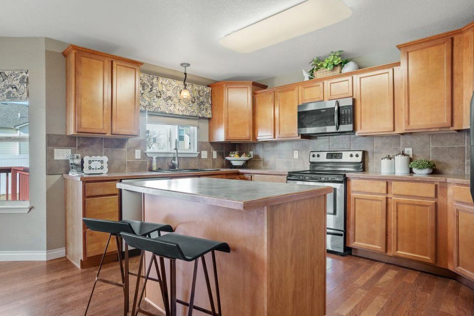 Full kitchen available for your use. Feel free to use any spices or ingredients.