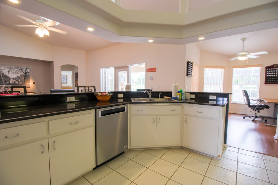 Flooring, Indoors, Room, Floor, Kitchen