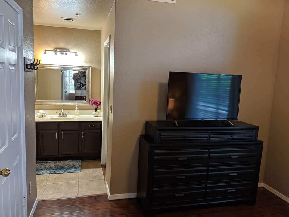 Master bath/ walkin closet & 43 in. Roku TV