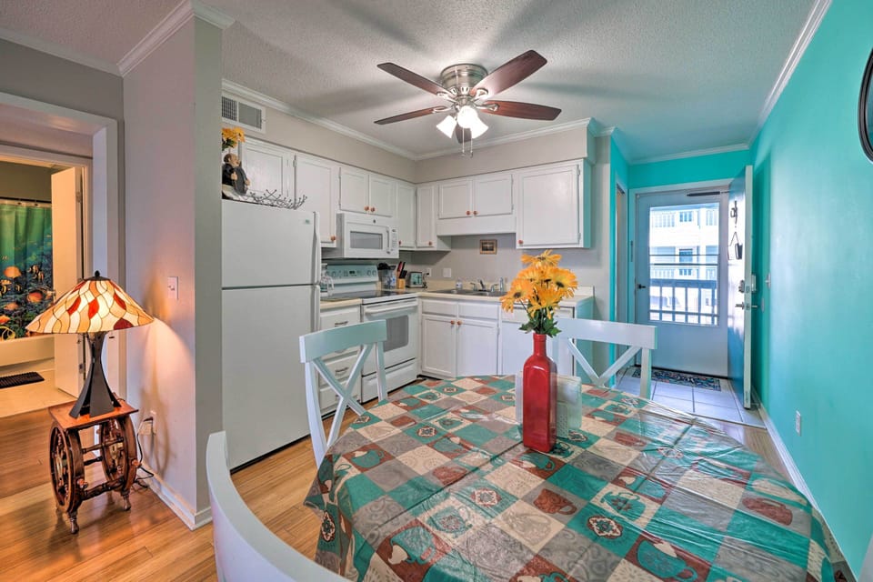 Dining Area | Kitchen
