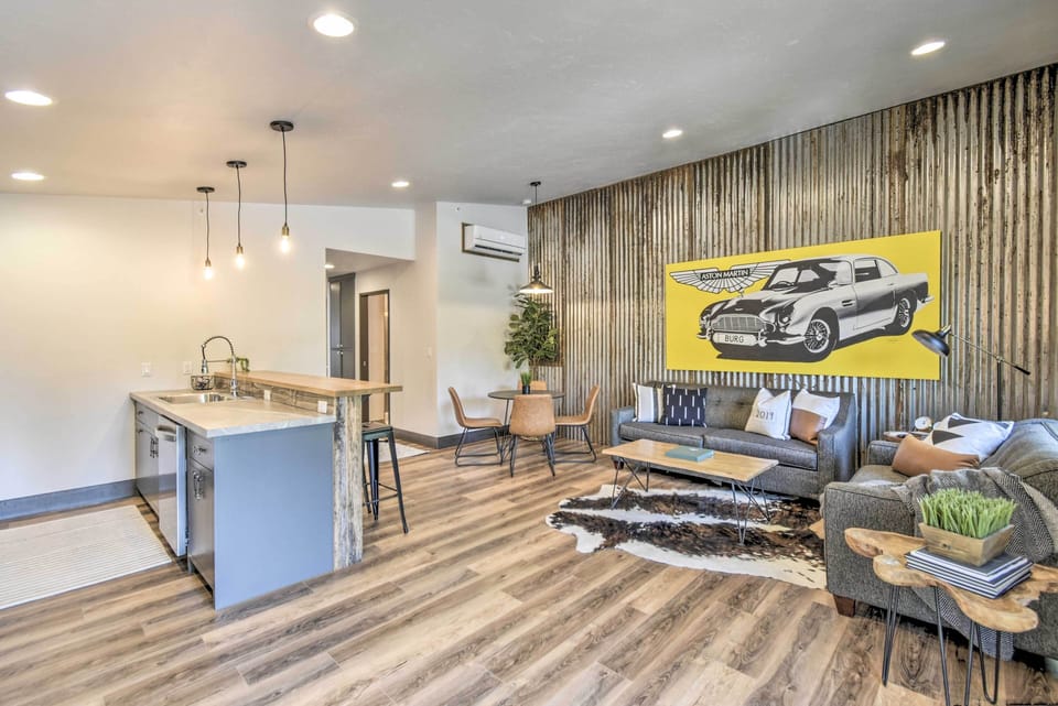 Living Area | Queen Sleeper Sofa | Twin Sleeper Sofa | Free WiFi | Smart TV