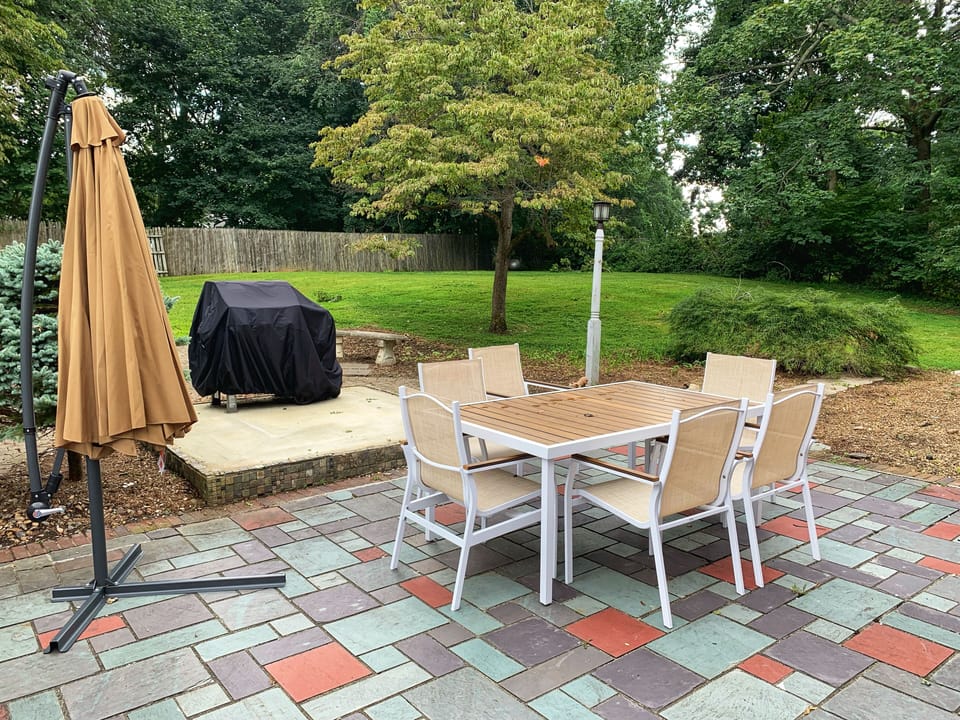Backyard patio dinning set and grill. 