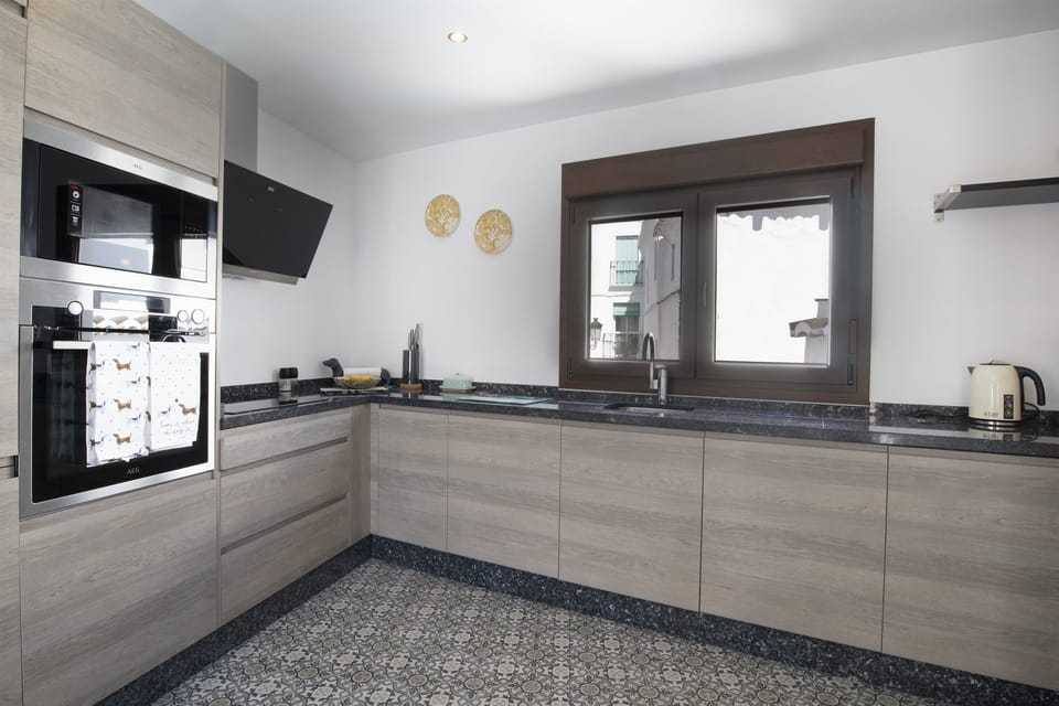 Well equipped kitchen