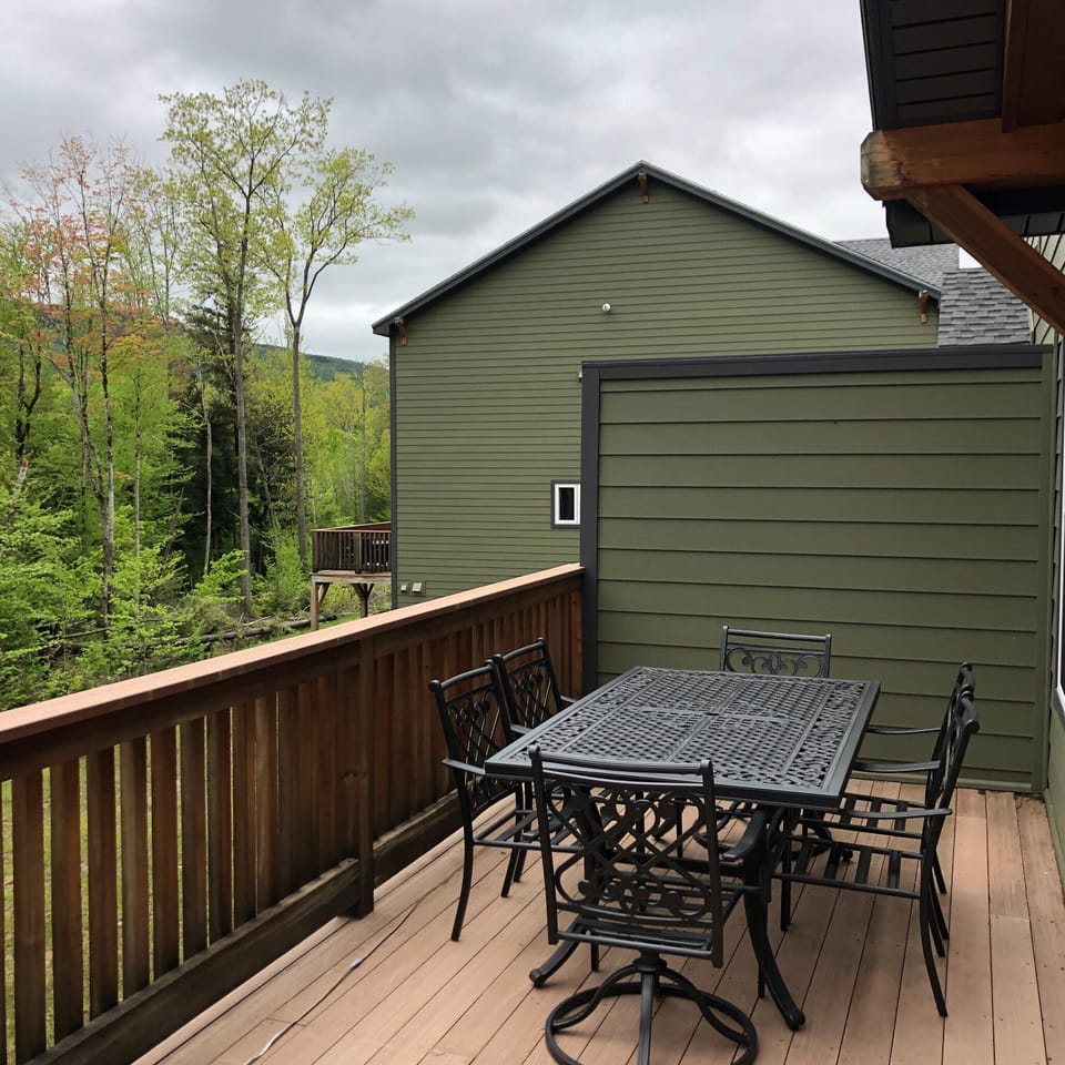 Back Deck w/ Outside Dining Set and Grill