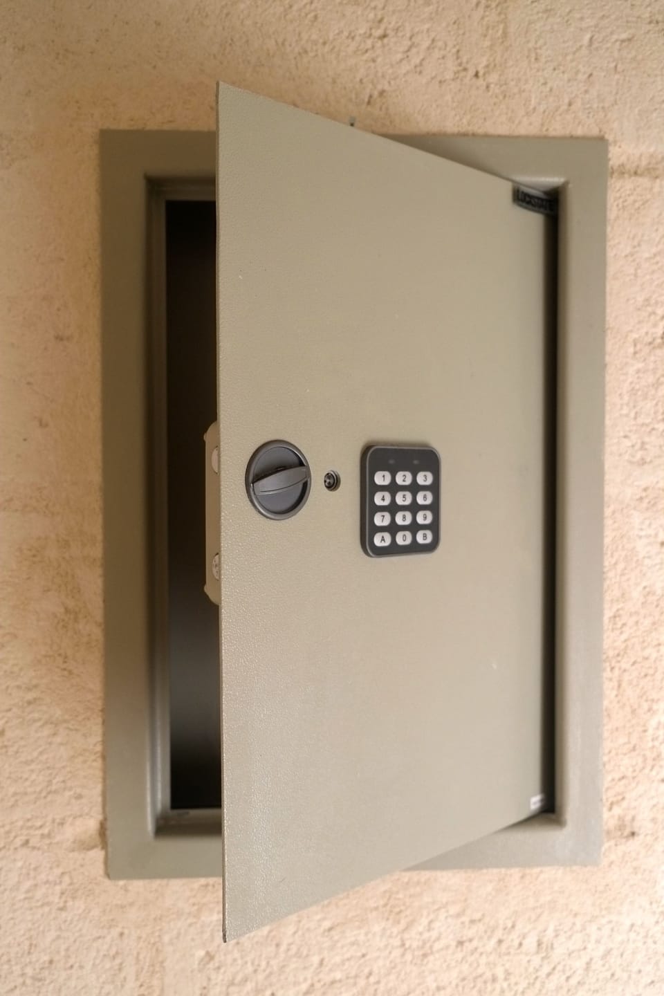 Safety deposit box