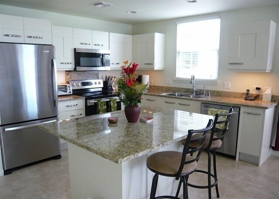 Another view of the kitchen