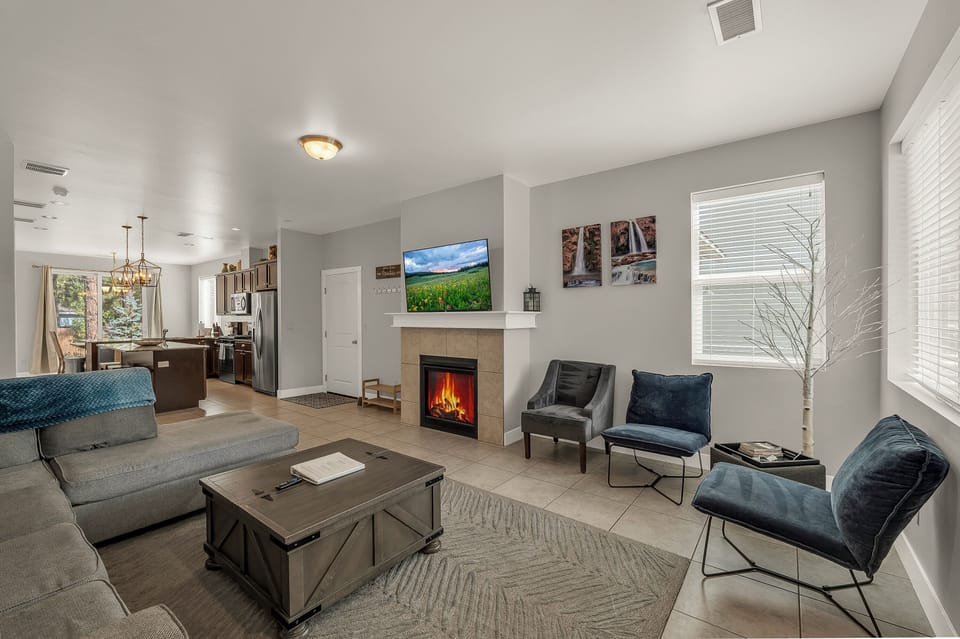 Open floor plan with 9' high ceiling, living room, kitchen, and dining room.