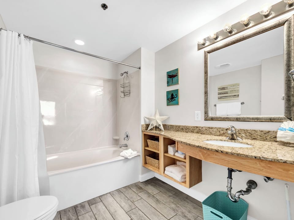 Master ensuite bathroom