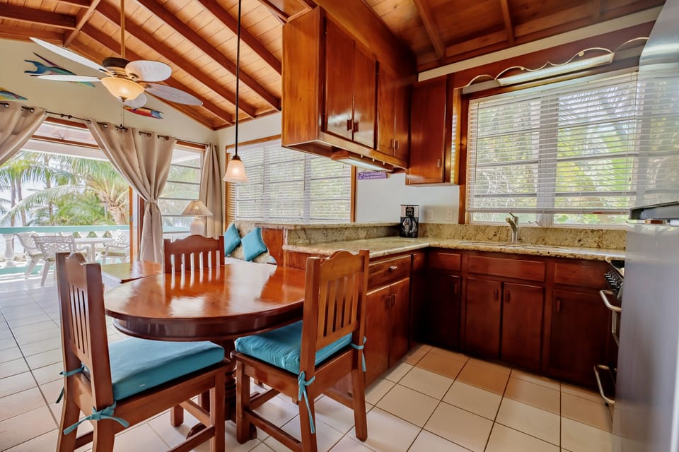 Coral Bay Villas - Kitchen