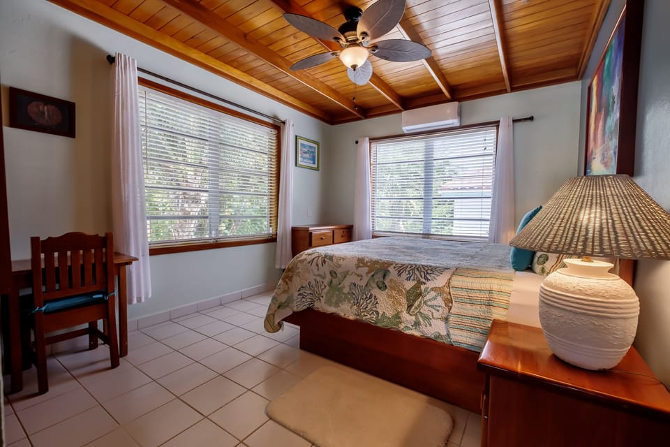 Coral Bay Villas - Bedroom with King Bed