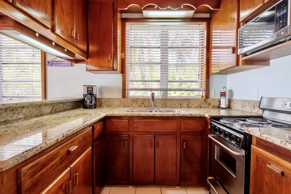 Coral Bay Villas - Kitchen