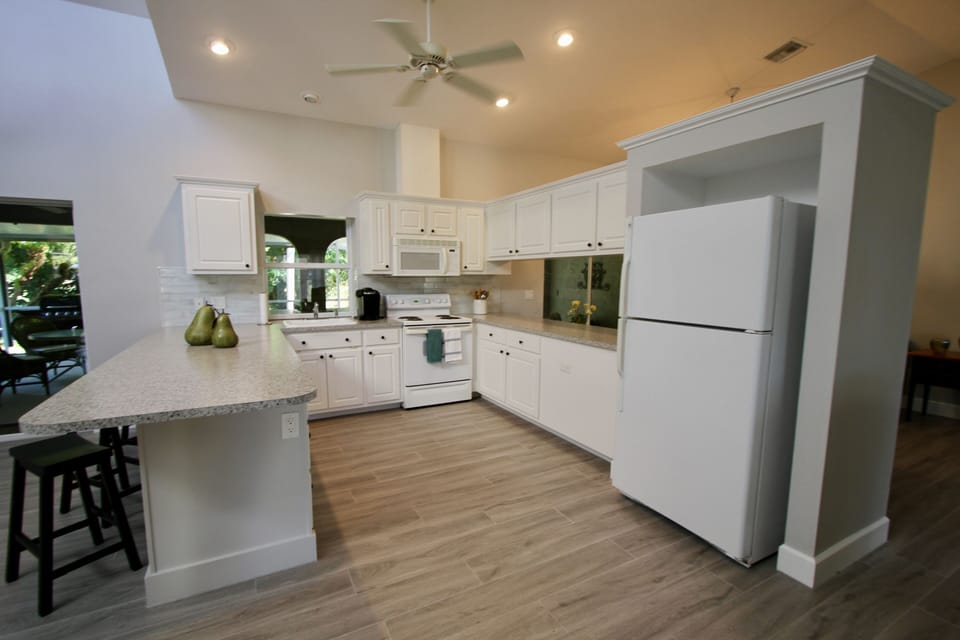 Fully equipped kitchen with everything you need. 