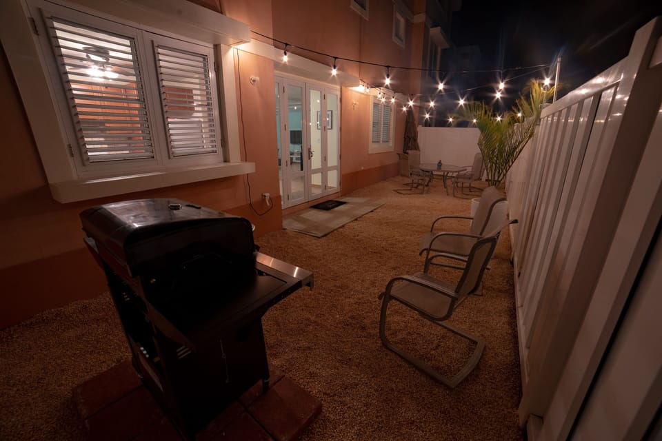 Gas BBQ grill at the patio:  Great spot after a day at the beach