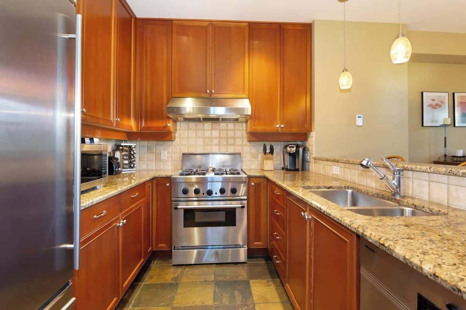 - Modern kitchen featuring high-end appliances and granite breakfast bar  
- Designed for cooking comfort with plenty of counter space and light  
- Enjoy preparing delicious meals with mountain views nearby  