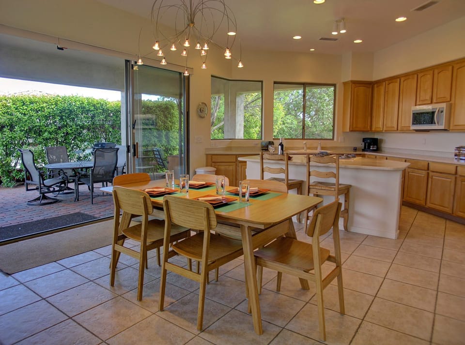 Sliders open to create indoor / outdoor experience