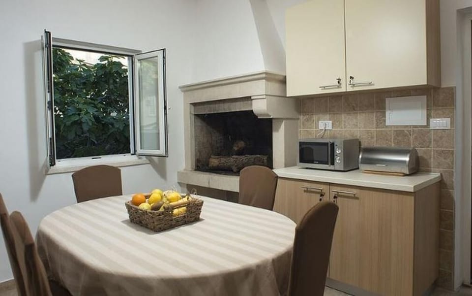 Kitchen and dining table