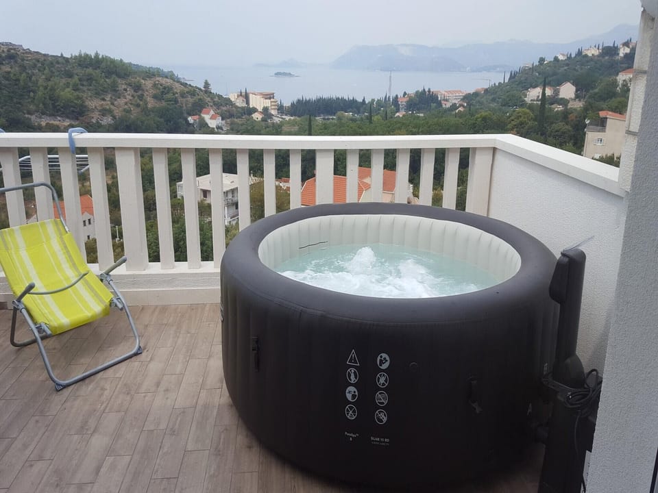 Spa tub