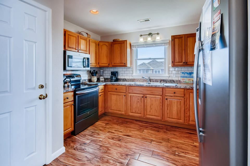 The well-appointed kitchen makes cooking up your favorite meals a breeze.
