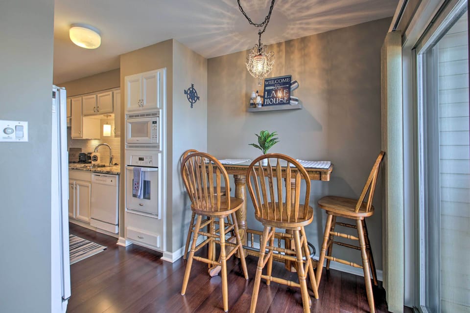Dining Table 2 | Fully Equipped Kitchen