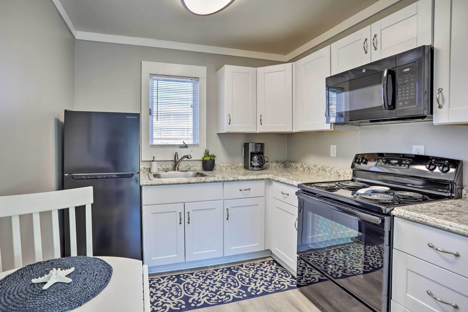 Kitchen | Cooking Basics | Dishware/Flatware | Keurig Coffee Maker