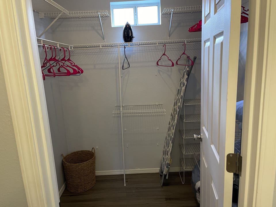 Master closet 