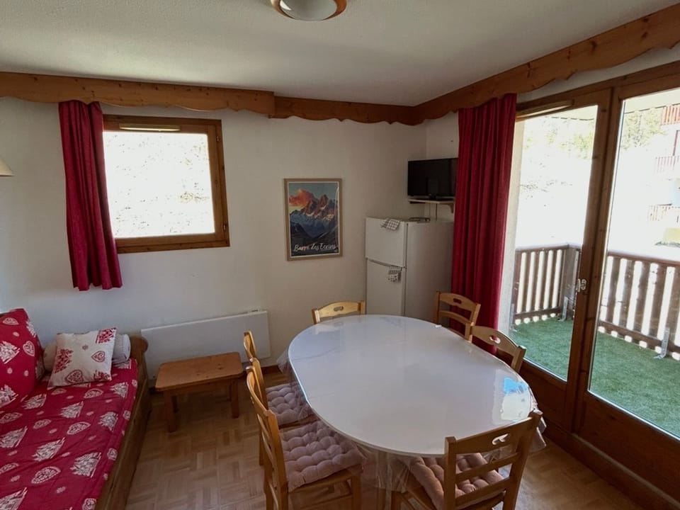 3-Room Apartment for 6 with Balcony in Puy-Saint-Vincent Apartment in Provence-Alpes-Côte d'Azur