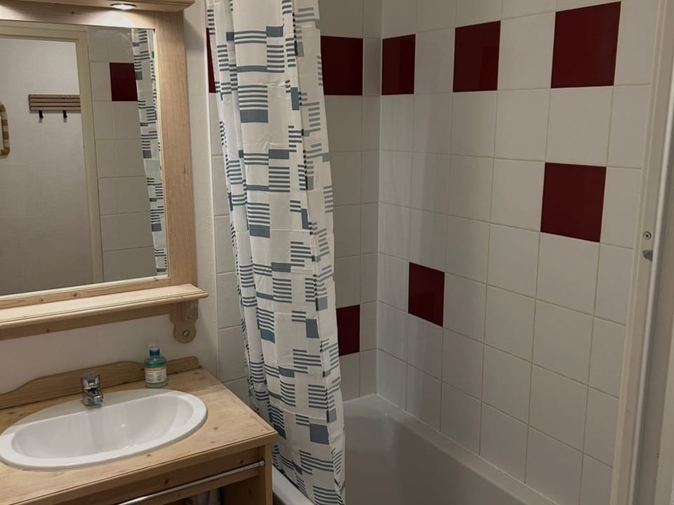 3-Room Apartment for 6 with Balcony in Puy-Saint-Vincent Apartment in Provence-Alpes-Côte d'Azur